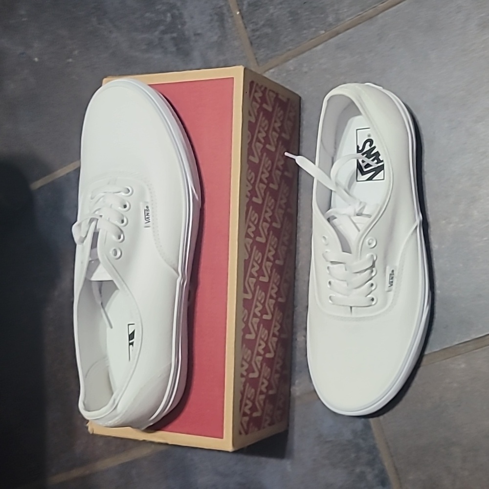 NIB Vans Classic True White Size 9 Mens Or 10.5 Women